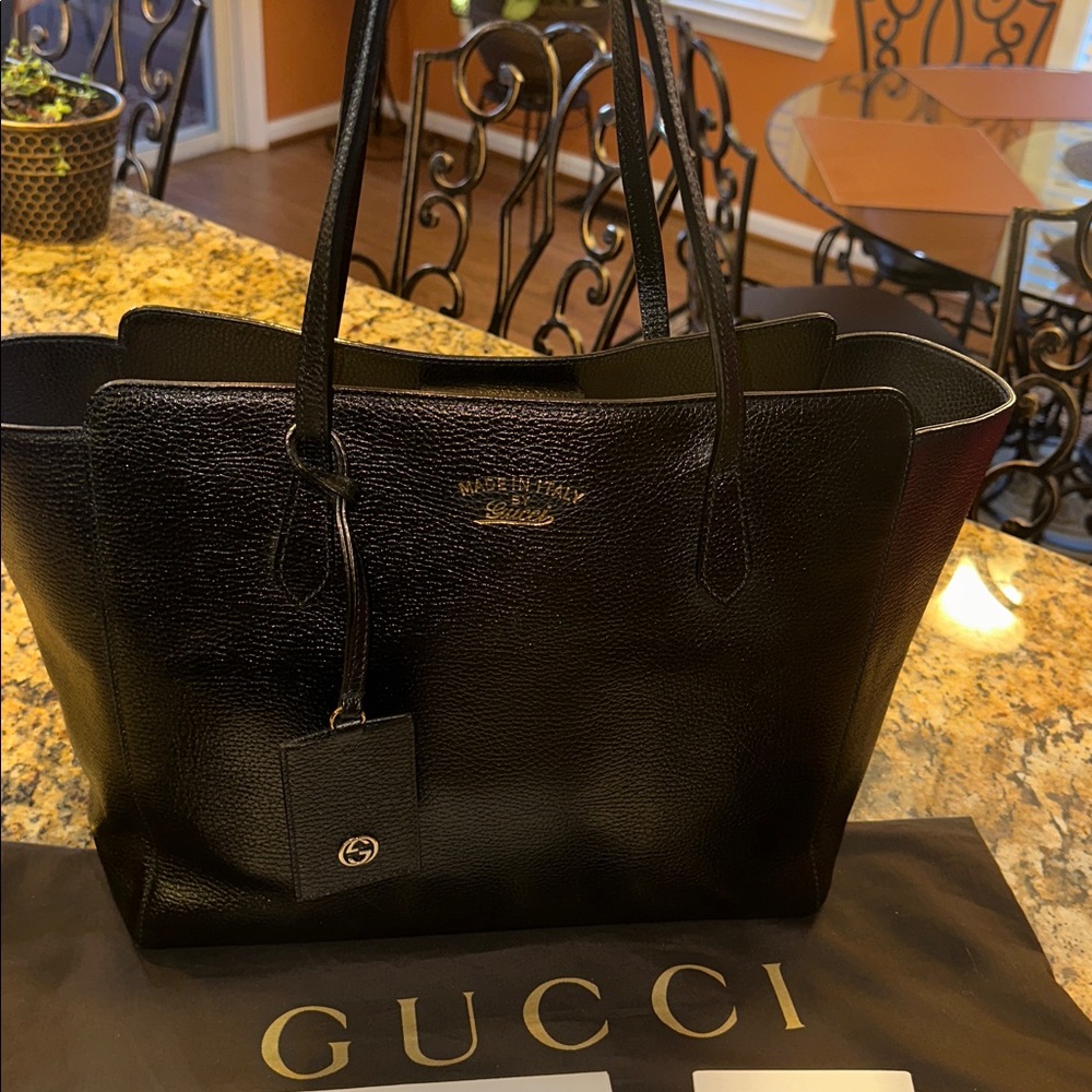 Gucci ❤️  Swing tote/Shopper in a black pebbled leather - Pre❤️Loved - Picture 5 of 17